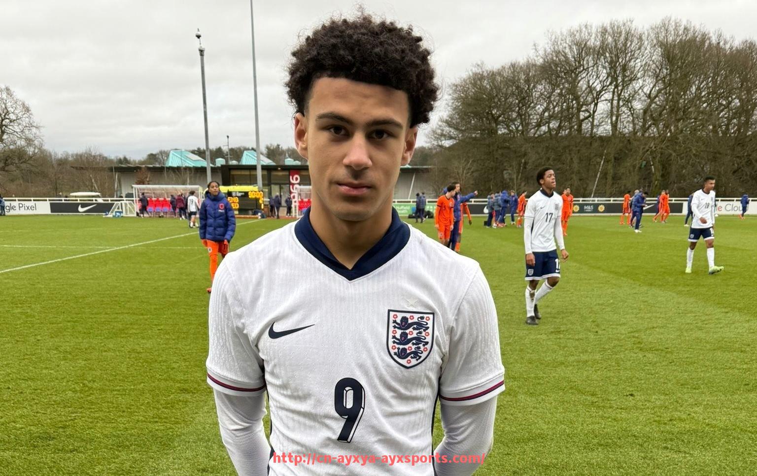 爱游戏体育-德甲各球队最新球衣样式一览：主客场配色与设计